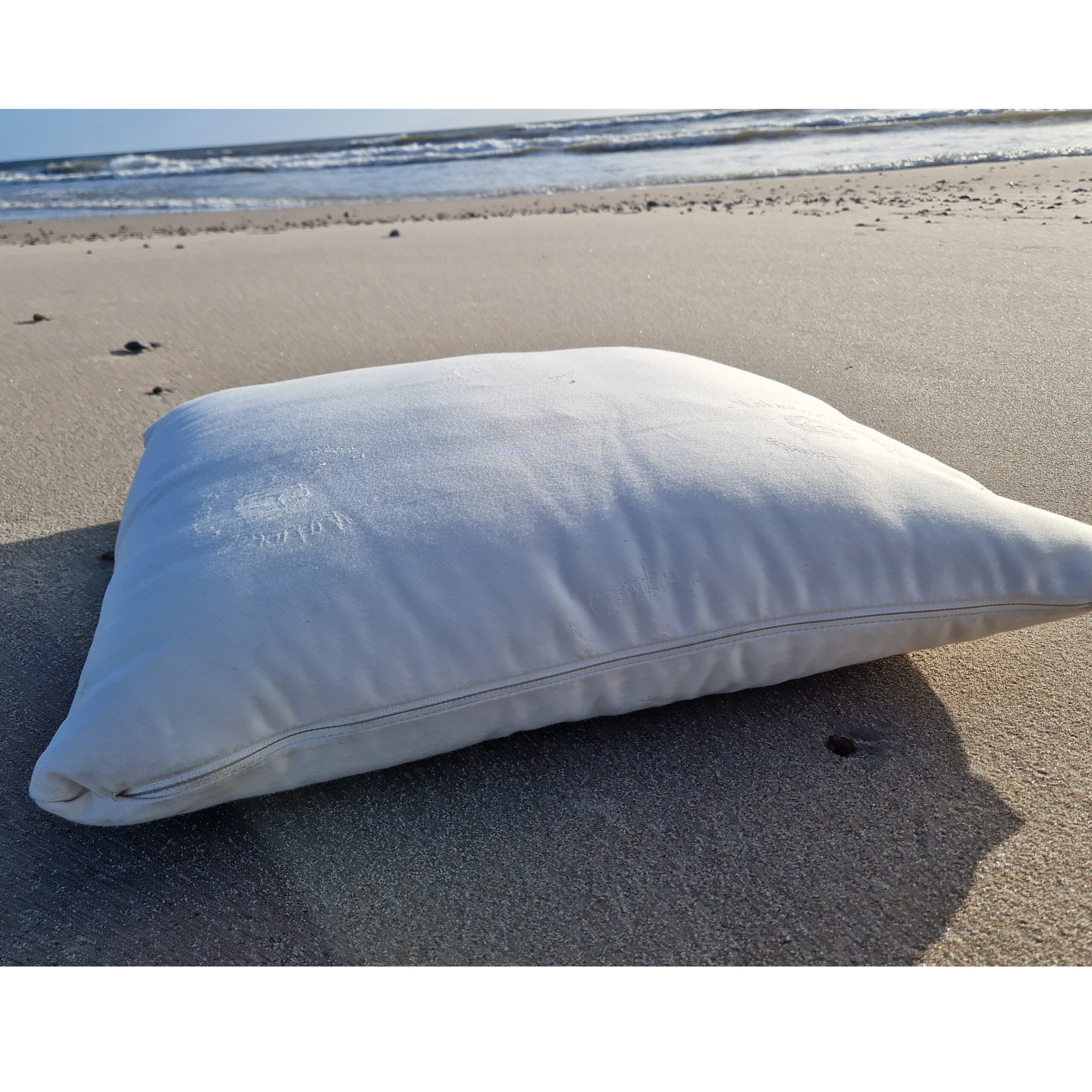 Kudde 50 x55 grĂĄ i ekologiskt bommulstyg med organic brodyr frĂĄn Polonia natural design