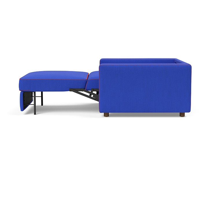 Neah x bäddfåtölj från danska Innovation living helt utbäddad bakifrån 1